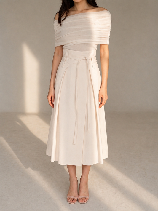 Classic skirt in light beige